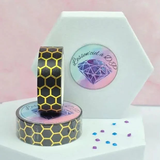 Washi Tape Ruche de Miel - Dimension: 10 mètres x 15 mm de largeur - Art Thérapie - Broderie à Diamant - Diamond Painting- Dimension: 10 mètres x 15 mm de largeur - Art Thérapie - Broderie à Diamant - Diamond Painting